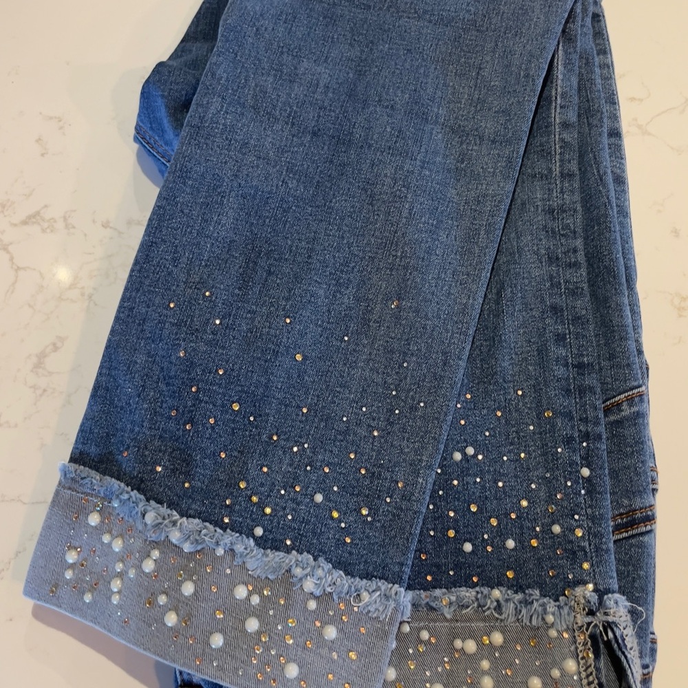 Cartise Blue Denim Ankle Cropped Jeans with Sparkling Hem